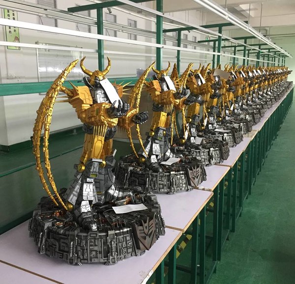 Soldier Story Unicron Lamps Leaving Factory And Standing For Final Inspection  (1 of 2)